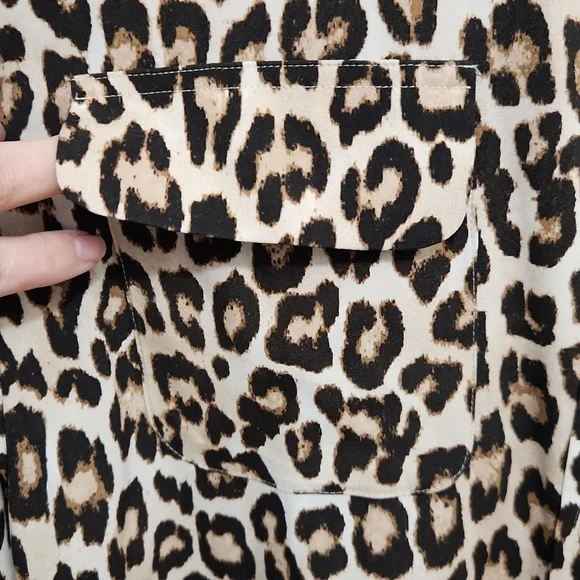 Chico's Animal Print Women's Button-Down Blouse Size 2 (US size Large) - Picture 3 of 9
